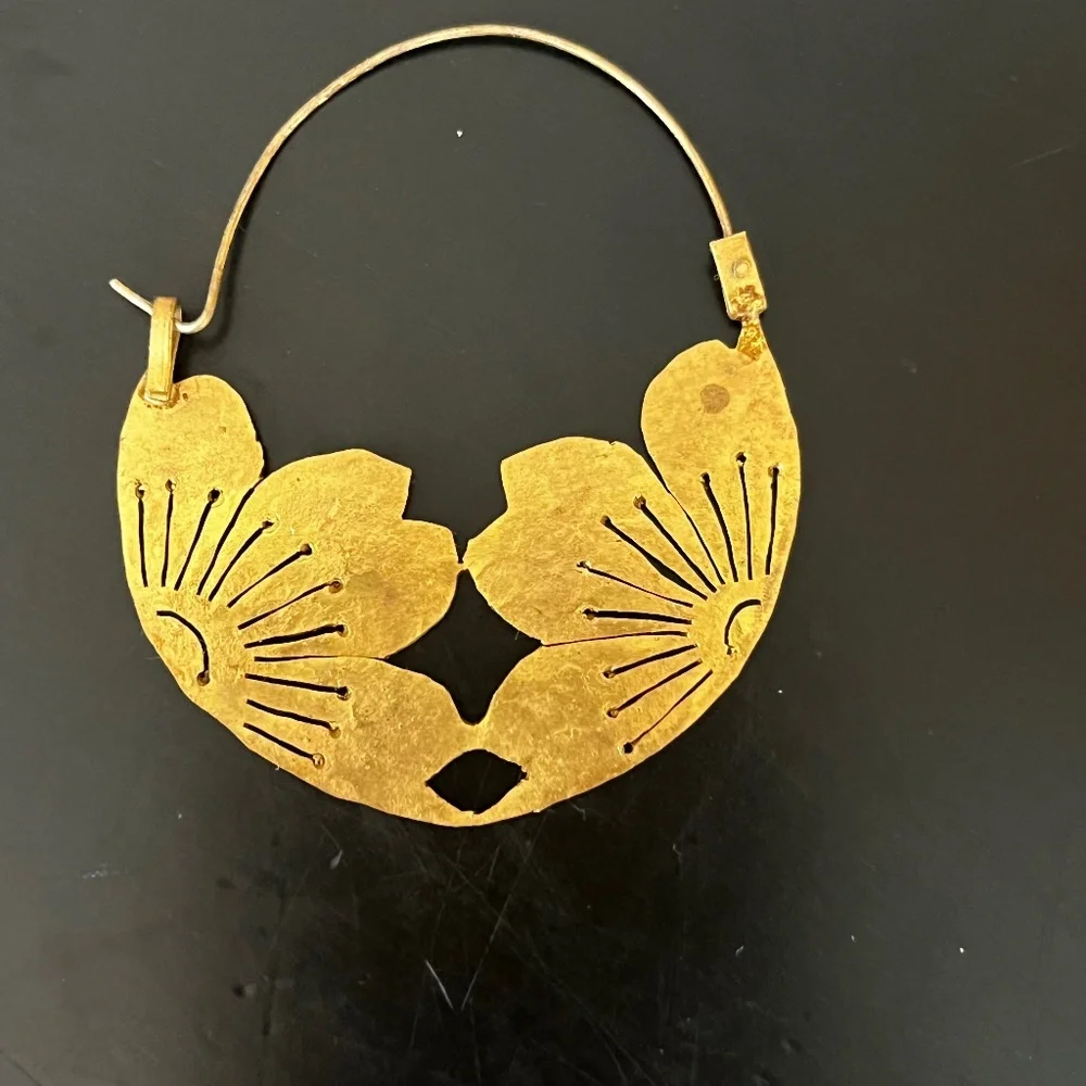 Gold/Brass Earrings - Picture 1 of 5